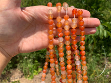 Charger l'image dans la galerie, Perles en agate mélangée avec des cornalines entre 4 et 14mm