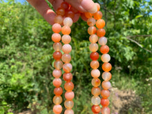 Charger l'image dans la galerie, Perles en agate mélangée avec des cornalines entre 4 et 14mm