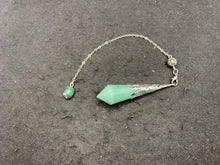 Charger l'image dans la galerie, Pendule en aventurine verte