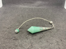 Charger l'image dans la galerie, Pendule en aventurine verte