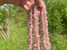 Charger l'image dans la galerie, Perles en quartz rose, forme chips