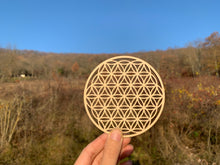 Charger l'image dans la galerie, Fleurs de vie ronde en bois