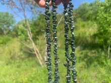 Charger l'image dans la galerie, Perles en séraphinite, forme chips