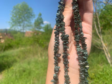 Charger l'image dans la galerie, Perles en séraphinite, forme chips