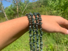 Charger l'image dans la galerie, Perles en séraphinite, forme chips