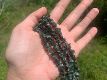 Charger l'image dans la galerie, Perles en séraphinite, forme chips