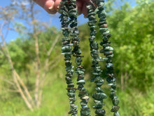 Charger l'image dans la galerie, Perles en séraphinite, forme chips