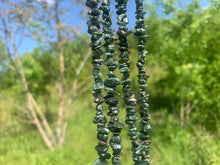 Charger l'image dans la galerie, Perles en séraphinite, forme chips