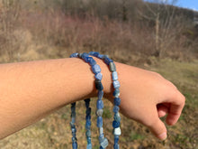 Charger l'image dans la galerie, Perles en cyanite