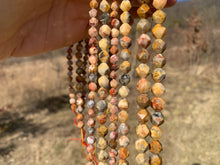 Charger l'image dans la galerie, Perles en agate crazy lace, forme diamant, entre 6 et 10mm