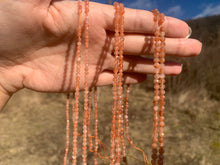 Charger l'image dans la galerie, Perles en pierre de soleil facettées entre 2 et 4mm PSU