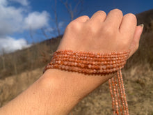 Charger l'image dans la galerie, Perles en pierre de soleil facettées entre 2 et 4mm PSU