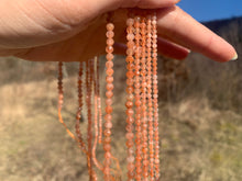 Charger l'image dans la galerie, Perles en pierre de soleil facettées entre 2 et 4mm PSU