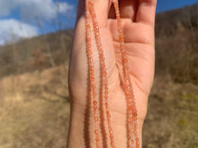 Charger l'image dans la galerie, Perles en pierre de soleil facettées entre 2 et 4mm PSU