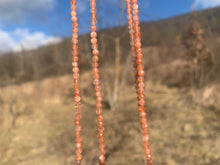 Charger l'image dans la galerie, Perles en pierre de soleil facettées entre 2 et 4mm PSU