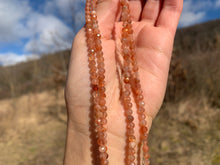 Charger l'image dans la galerie, Perles en pierre de soleil facettées entre 2 et 4mm PSU