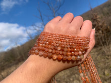 Charger l'image dans la galerie, Perles en pierre de soleil facettées entre 2,5 et 7,5mm PSD