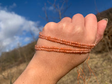 Charger l'image dans la galerie, Perles en pierre de soleil facettées entre 2,5 et 7,5mm PSD