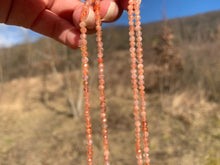 Charger l'image dans la galerie, Perles en pierre de soleil facettées entre 2,5 et 7,5mm PSD