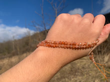 Charger l'image dans la galerie, Perles en pierre de soleil facettées entre 2,5 et 7,5mm PSD