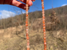 Charger l'image dans la galerie, Perles en pierre de soleil facettées entre 2,5 et 7,5mm PSD
