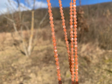 Charger l'image dans la galerie, Perles en pierre de soleil facettées entre 3,5 et 6mm PST