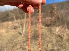 Charger l'image dans la galerie, Perles en pierre de soleil facettées entre 3,5 et 6mm PST