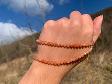 Charger l'image dans la galerie, Perles en pierre de soleil facettées entre 3,5 et 6mm PST