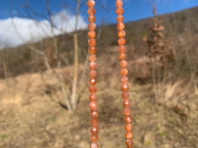 Charger l'image dans la galerie, Perles en pierre de soleil facettées entre 3,5 et 6mm PST