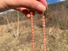 Charger l'image dans la galerie, Perles en pierre de soleil facettées entre 3,5 et 6mm PST
