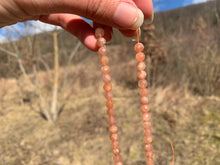 Charger l'image dans la galerie, Perles en pierre de soleil facettées entre 3,5 et 6mm PST