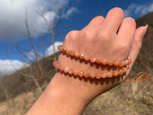 Charger l'image dans la galerie, Perles en pierre de soleil facettées entre 3,5 et 6mm PST