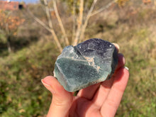 Charger l'image dans la galerie, VENDU Fluorite brut 2