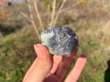 Charger l'image dans la galerie, VENDU Fluorite brut 2