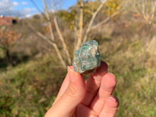 Charger l'image dans la galerie, VENDU Fluorite brut 8