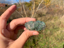 Charger l'image dans la galerie, VENDU Fluorite brut 8