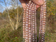Charger l'image dans la galerie, Perles de culture rose / violette entre 3 et 8mm