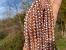 Charger l'image dans la galerie, Perles de culture rose / violette entre 3 et 8mm