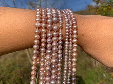 Charger l'image dans la galerie, Perles de culture rose / violette entre 3 et 8mm