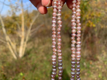 Charger l'image dans la galerie, Perles de culture rose / violette entre 3 et 8mm