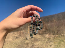 Charger l'image dans la galerie, Mala "Un monde a part" en séraphinite, quartz lodolite et obsidienne noire