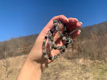 Charger l'image dans la galerie, Mala "Un monde a part" en séraphinite, quartz lodolite et obsidienne noire