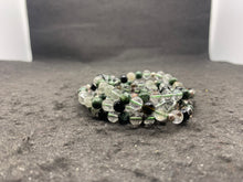 Charger l'image dans la galerie, Mala "Un monde a part" en séraphinite, quartz lodolite et obsidienne noire