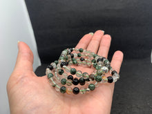 Charger l'image dans la galerie, Mala "Un monde a part" en séraphinite, quartz lodolite et obsidienne noire