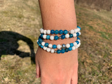 Charger l'image dans la galerie, Mala "Nouveau départ" en apatite bleue et howlite