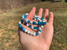 Charger l'image dans la galerie, Mala "Nouveau départ" en apatite bleue et howlite