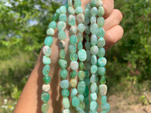 Charger l'image dans la galerie, Perles en chrysoprase, forme petit galet