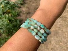 Charger l'image dans la galerie, Perles en chrysoprase, forme petit galet