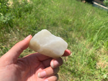 Charger l'image dans la galerie, Pierre de lune blanche brut 1