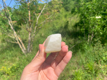 Charger l'image dans la galerie, Pierre de lune blanche brut 1